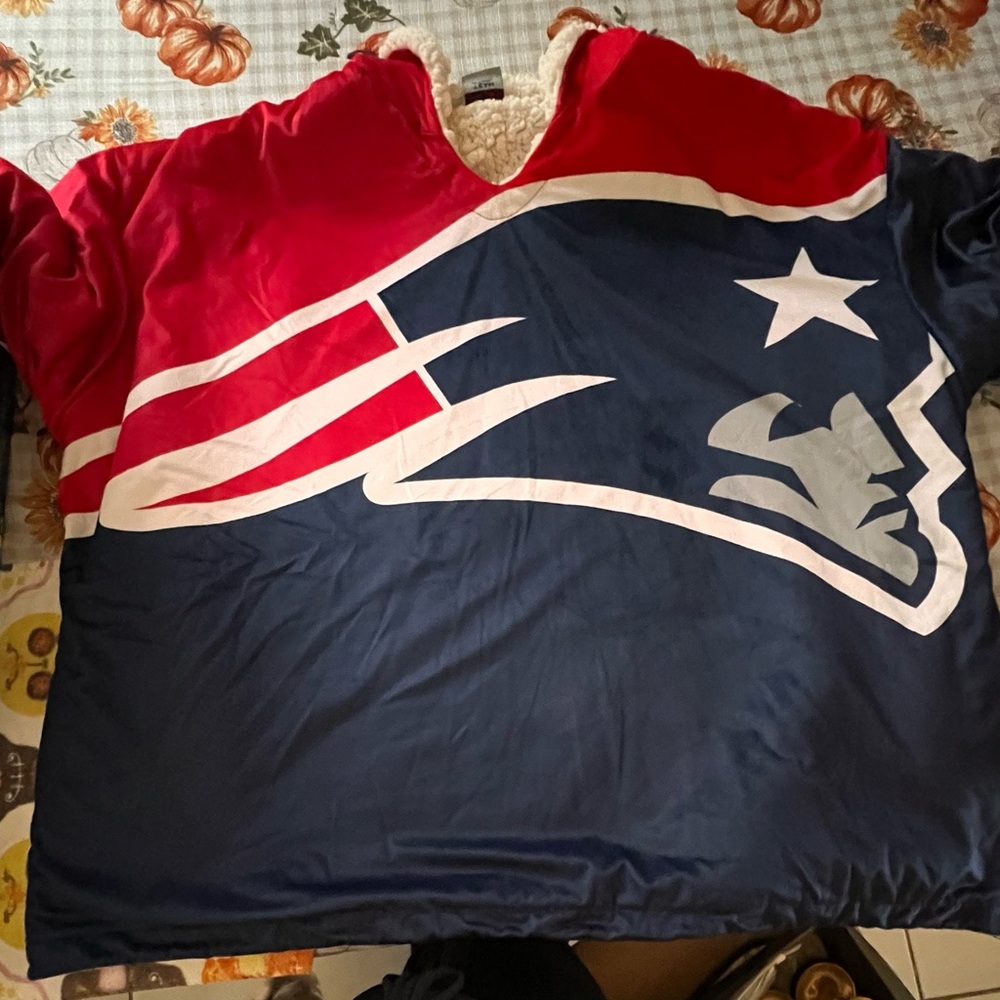 NEW ENGLAND PATRIOTS REVERSIBLE HOODIE